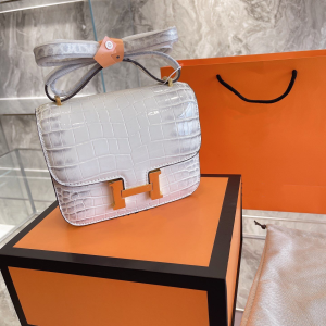 Hermes Constance Mini 19